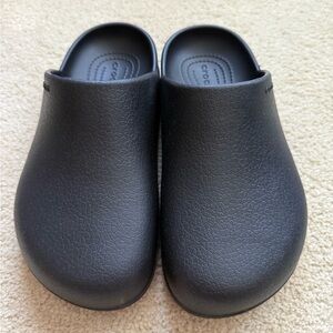 CROCS Classic Black Slip-On Clogs